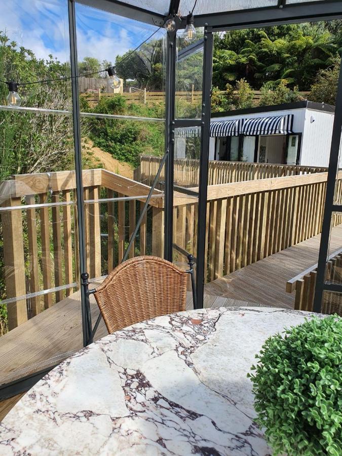 Tiny House With Greenhouse Dining Lower Hutt Eksteriør billede