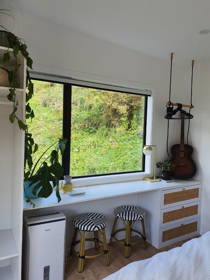 Tiny House With Greenhouse Dining Lower Hutt Eksteriør billede