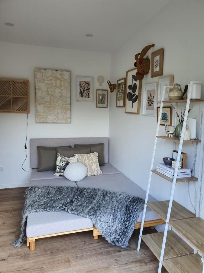Tiny House With Greenhouse Dining Lower Hutt Eksteriør billede
