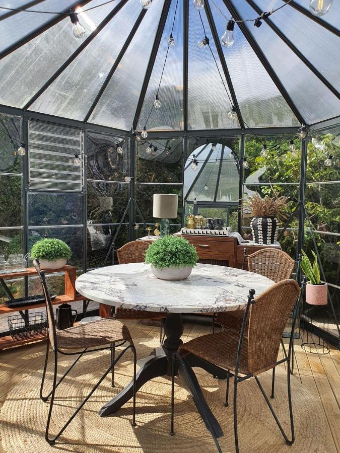 Tiny House With Greenhouse Dining Lower Hutt Eksteriør billede